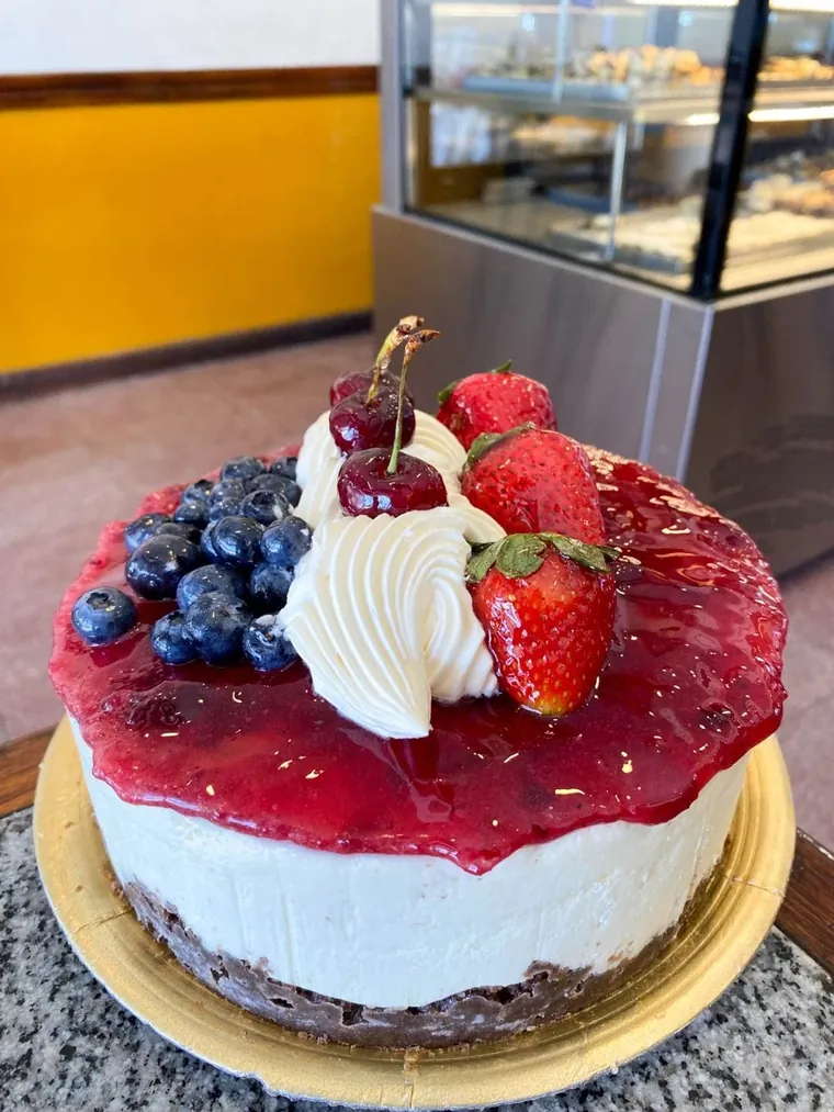 Torta de frutos rojos con crema